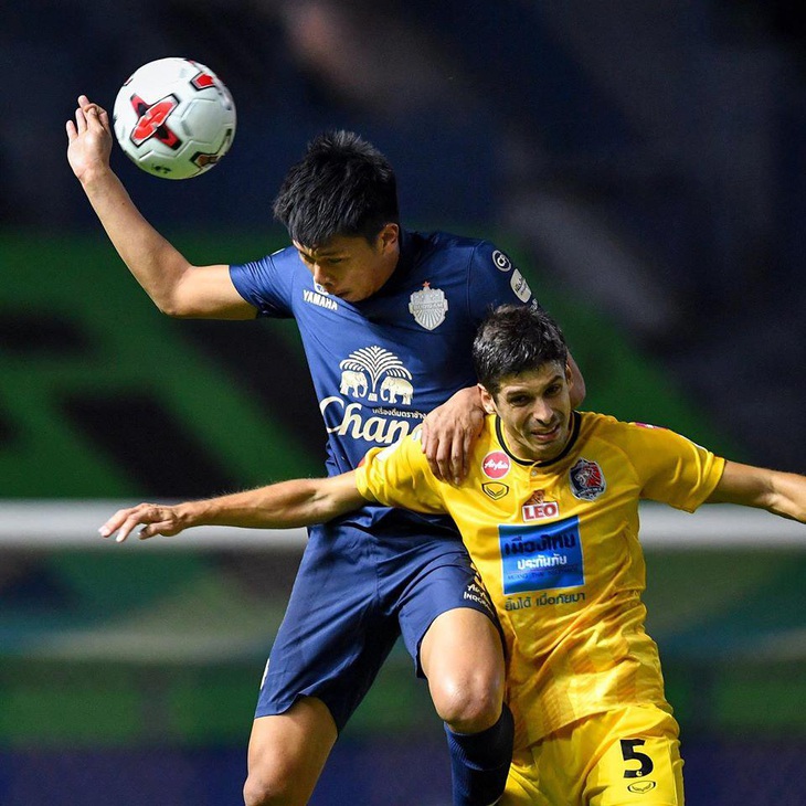 Thai League phải hoãn vì COVID-19 - Ảnh 1.