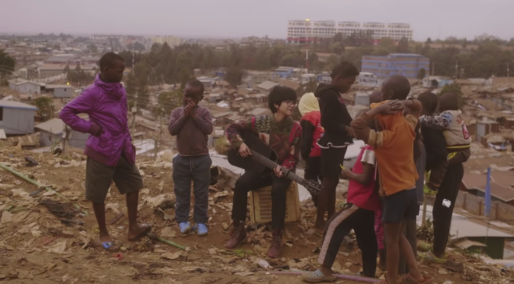 Lê Cát Trọng Lý quay MV tại khu ổ chuột lớn nhất châu Phi - Ảnh 4.