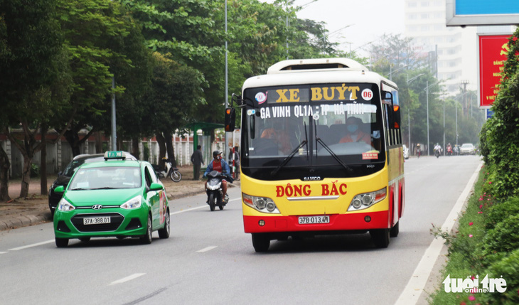 Xe buýt ở Nghệ An vẫn chạy dù có yêu cầu tạm dừng đã 3 ngày - Ảnh 2.