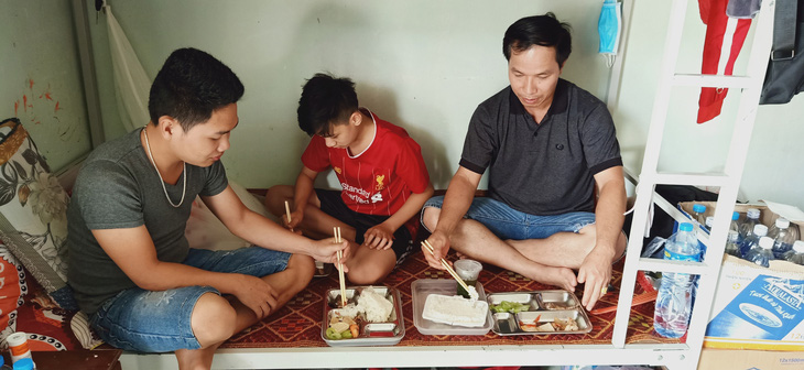 Bữa cơm ở khu cách ly ấm tình quân dân nơi biên giới Việt - Lào - Ảnh 9.