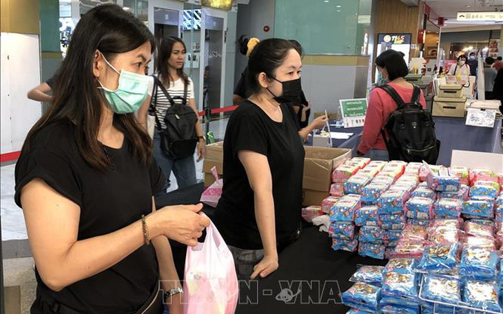 Thái Lan phát tiền mặt cứu trợ người nghèo
