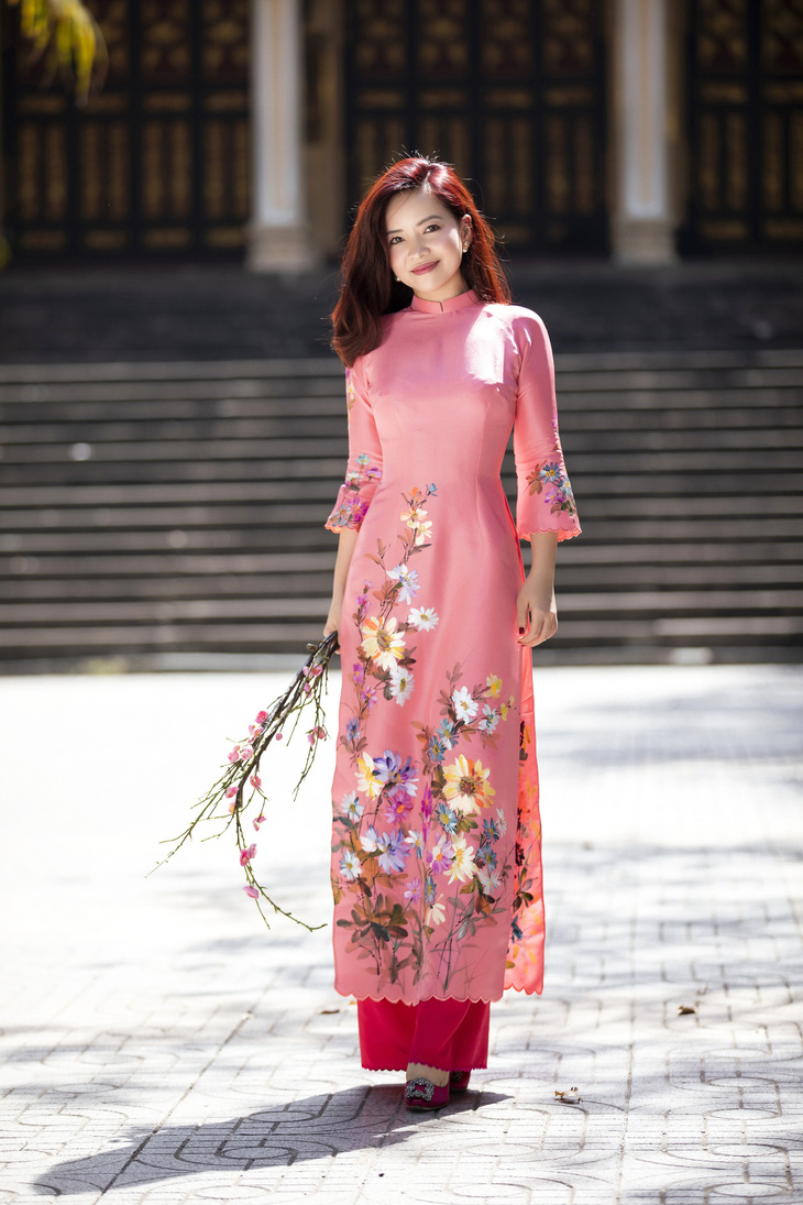 Nhà thiết kế Trisha Võ: Cách tân để áo dài truyền thống đẹp hơn - Ảnh 1.