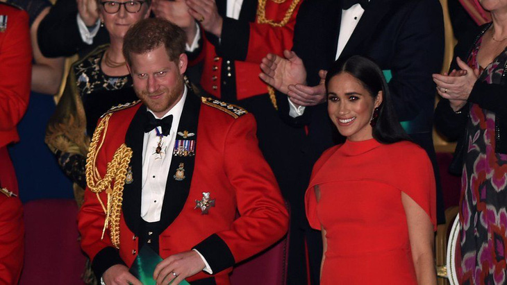 Vợ chồng Hoàng tử Harry tham dự những sự kiện cuối cùng ‘chia tay’ Hoàng gia - Ảnh 1.