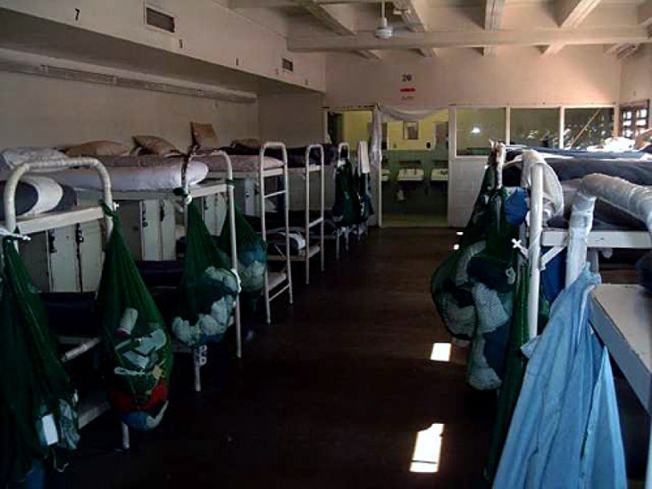 Bang California sẽ thả 3.500 tù nhân để hạn chế lây nhiễm COVID-19 trong nhà tù - Ảnh 1.