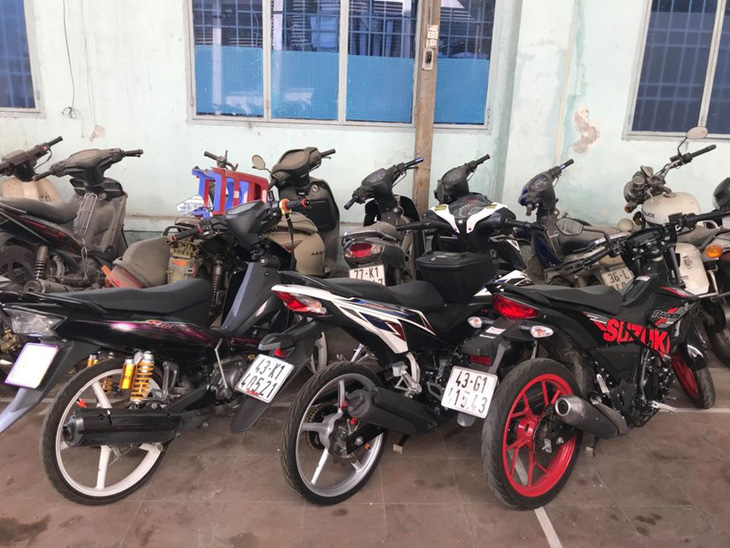 Nhóm chạy môtô dàn hàng ngang, bốc đầu ở Đà Nẵng bị ‘sờ gáy’ - Ảnh 3.