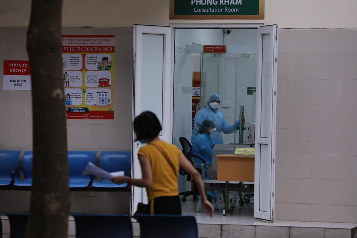 Gần 180 nhân viên y tế Bệnh viện Bạch Mai được gỡ bỏ cách ly kép - Ảnh 1.
