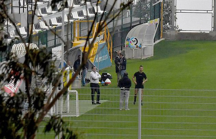 Ronaldo bị chính quyền Bồ Đào Nha cảnh báo vì tập luyện bí mật  - Ảnh 2.