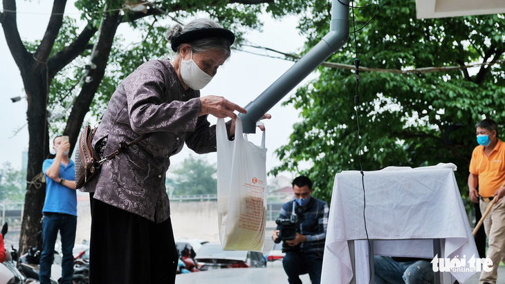 Cây ATM gạo đã có mặt ở Hà Nội - Ảnh 3.