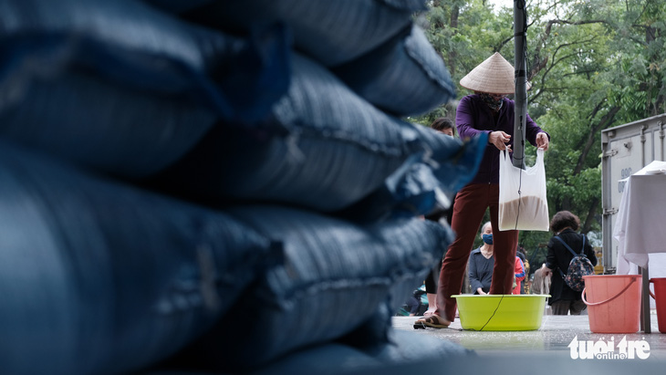 Cây ATM gạo đã có mặt ở Hà Nội - Ảnh 9.