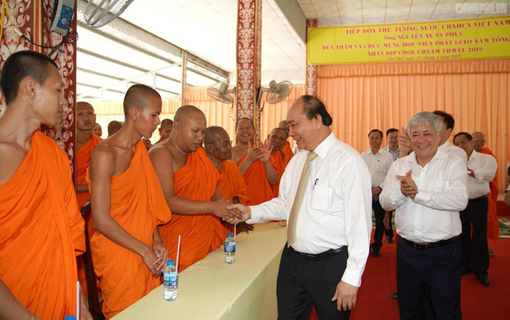 Thủ tướng gửi thư chúc mừng đồng bào Khmer nhân Tết Chôl Chnăm Thmây - Ảnh 1.
