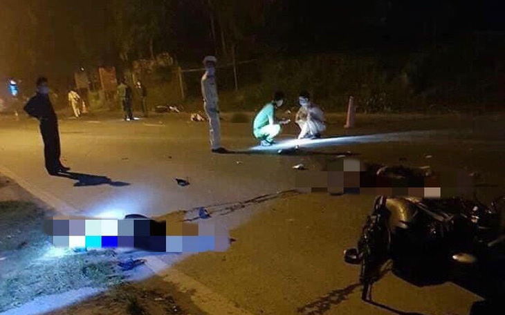 Hai xe máy đối đầu trong đêm, 3 thanh niên chết tại chỗ