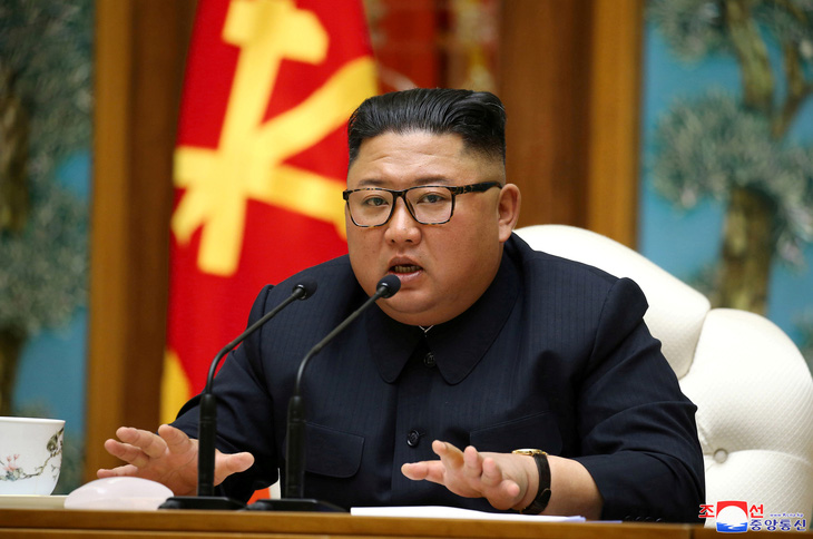 Ông Kim Jong Un gây chú ý với hình ảnh không đeo khẩu trang - Ảnh 3.