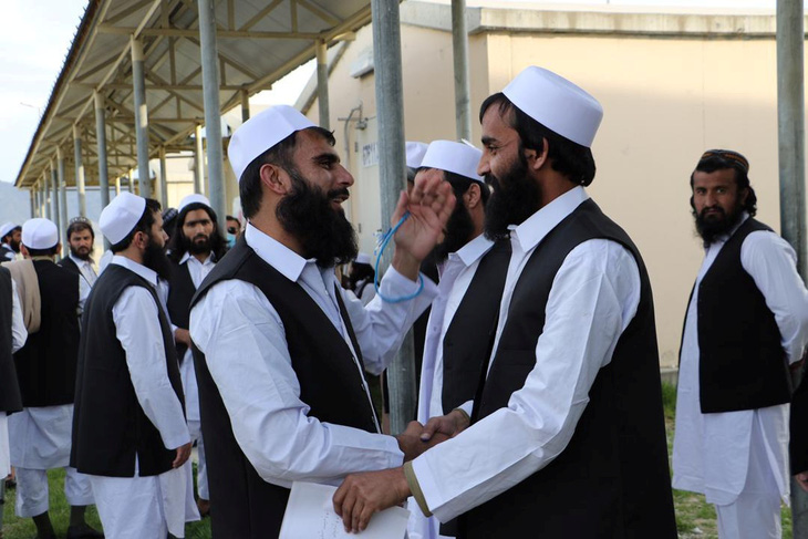 Taliban và Kabul cùng thả tù binh giữa mùa dịch - Ảnh 2.