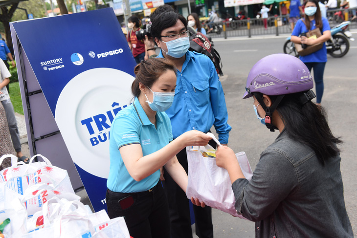 Nhân bản ATM gạo, lan tỏa yêu thương từ Nam chí Bắc - Ảnh 1.