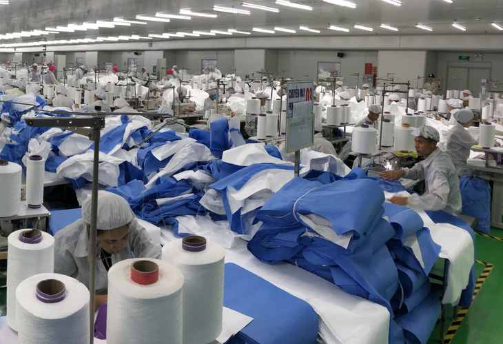 DuPont sản xuất cấp tốc quần áo bảo hộ từ Việt Nam xuất sang Mỹ ra sao? - Ảnh 1.