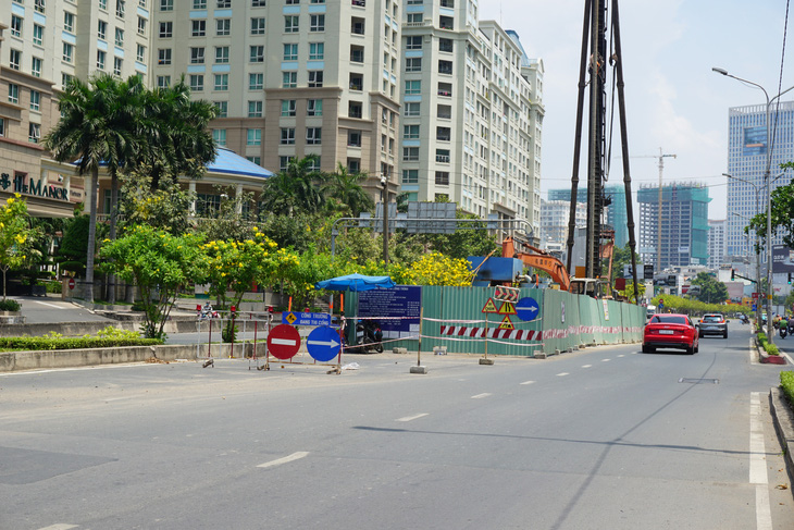 Đề nghị chủ đầu tư sửa nhanh rốn ngập đường Nguyễn Hữu Cảnh - Ảnh 1.
