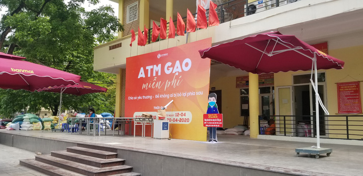 Tạm dừng ATM gạo ở Nghĩa Tân do chen lấn sau 4 ngày hoạt động - Ảnh 1.