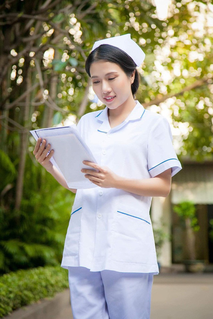 Diễn viên Thùy Dương - cô y tá vui tính trong phim Nắng 3 - Ảnh 1.