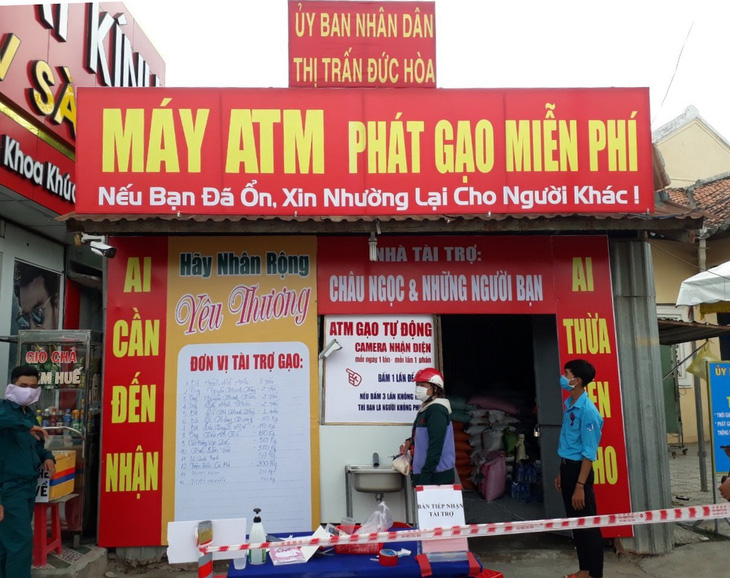 Cây ATM gạo tại Cần Thơ, Long  An chia sẻ khó khăn với người nghèo - Ảnh 2.