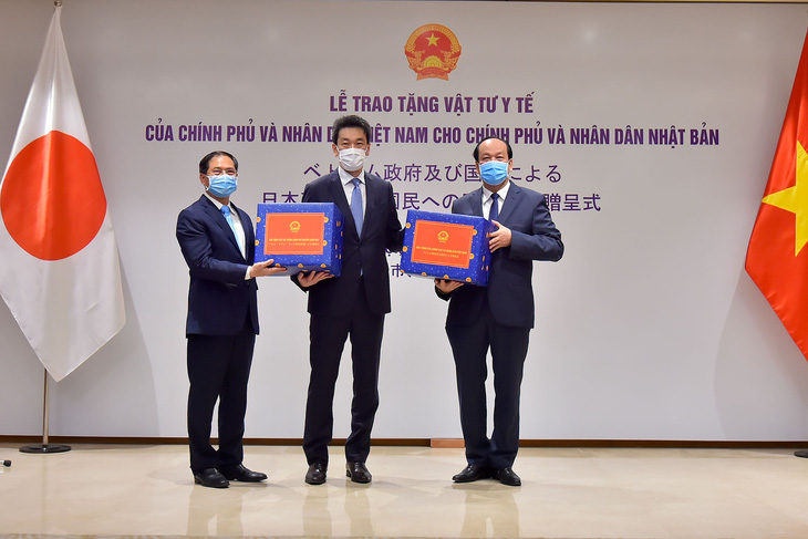 Việt Nam trao tặng khẩu trang, vật tư y tế cho Nhật Bản và Mỹ - Ảnh 1.