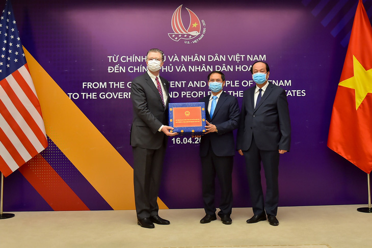 Việt Nam trao tặng khẩu trang, vật tư y tế cho Nhật Bản và Mỹ - Ảnh 2.