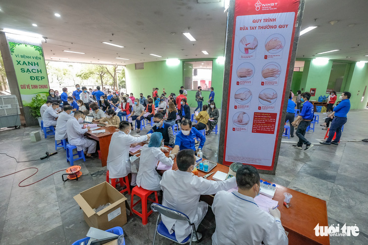 Miss Charm International Quỳnh Nga cùng hàng trăm bạn trẻ hiến máu mùa COVID-19 - Ảnh 1.