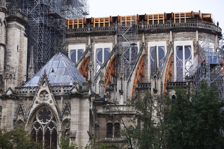 Tổng thống Pháp tái cam kết phục dựng Nhà thờ Đức Bà trong 5 năm - Ảnh 1.