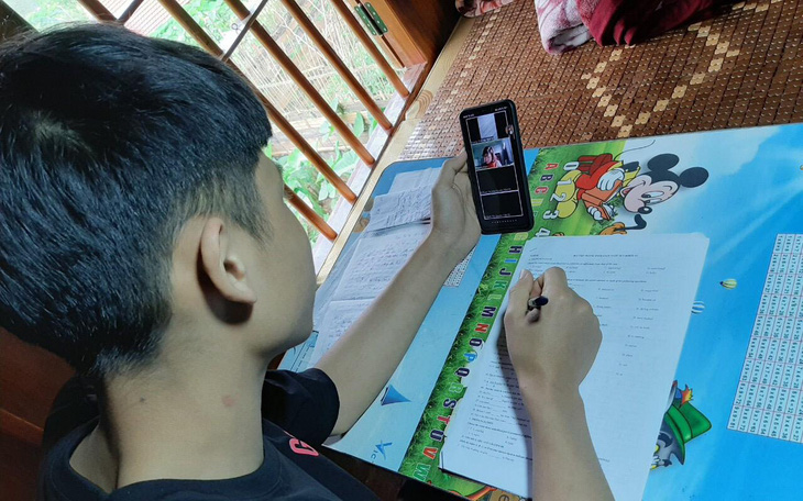 Học sinh miền núi ‘dựng lán đón sóng’ đã được học online tại nhà
