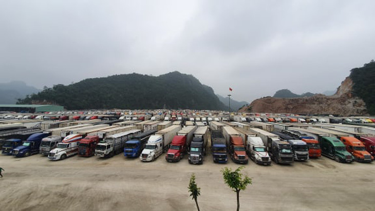 2.600 xe nông sản ùn ứ, Lạng Sơn đề xuất tạm dừng nhận hàng hóa lên cửa khẩu - Ảnh 1.