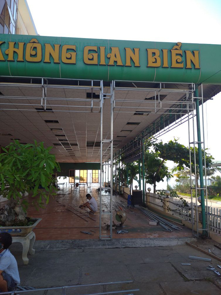 Bình Định yêu cầu khách sạn Bình Dương ngưng sửa chữa để di dời - Ảnh 2.
