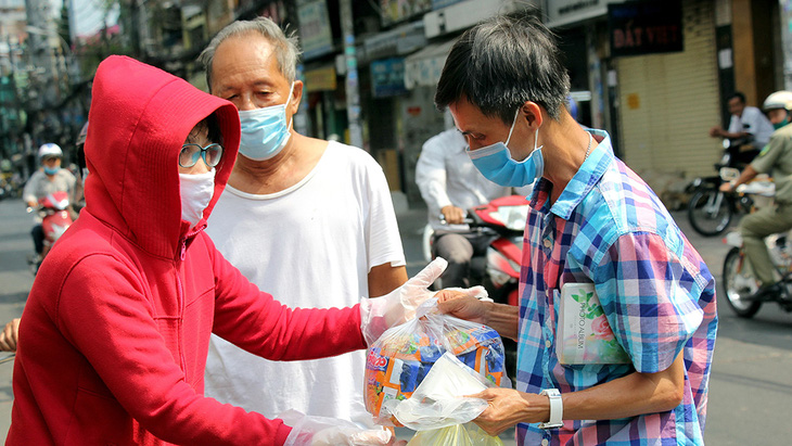 TP.HCM: sau 20-25 ngày tiền đến tay người được hỗ trợ - Ảnh 1.