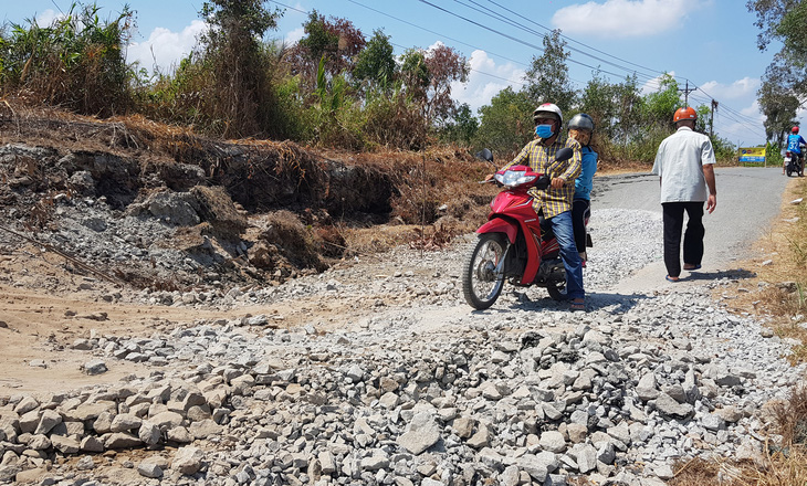 Sửa chữa gấp đoạn sạt lở tuyến đê bao rừng U Minh Thượng - Ảnh 2.