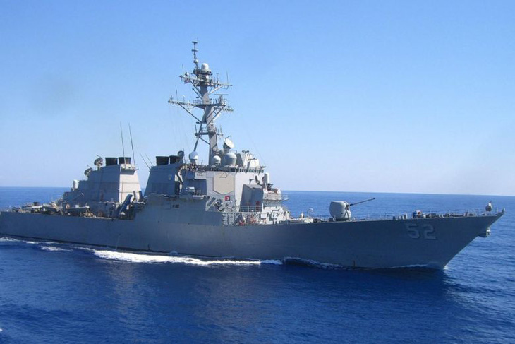 Tàu khu trục tên lửa dẫn đường USS Barry của Mỹ đi qua eo biển Đài Loan - Ảnh 1.