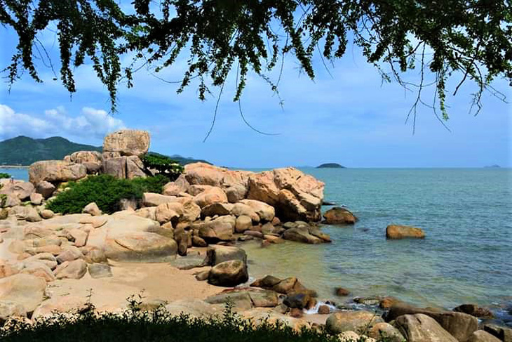 Tháp Bà Ponagar và Hòn Chồng Nha Trang mở cửa trở lại - Ảnh 2.