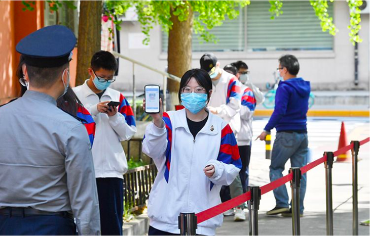 Gần 50.000 học sinh lớp 12 đi học lại, Bắc Kinh đảm bảo an toàn ra sao? - Ảnh 2.