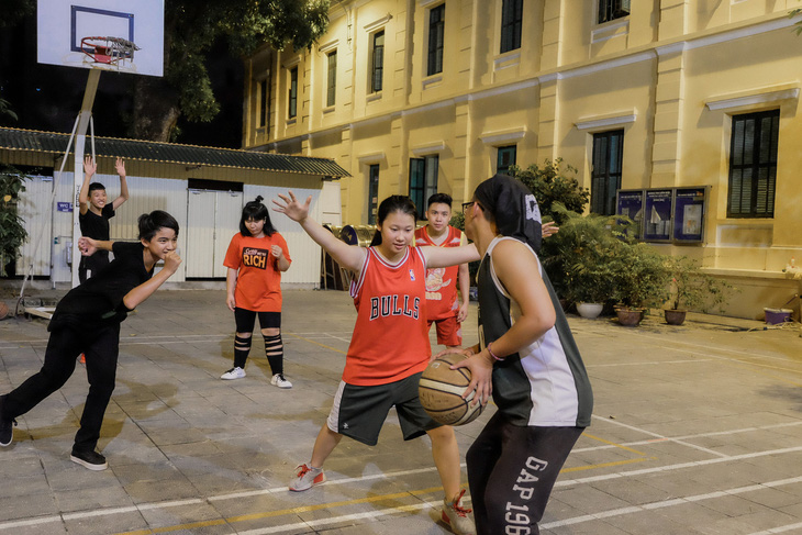 Liên đoàn Bóng đá châu Âu giúp đỡ trẻ em đường phố tại Việt Nam - Ảnh 3.