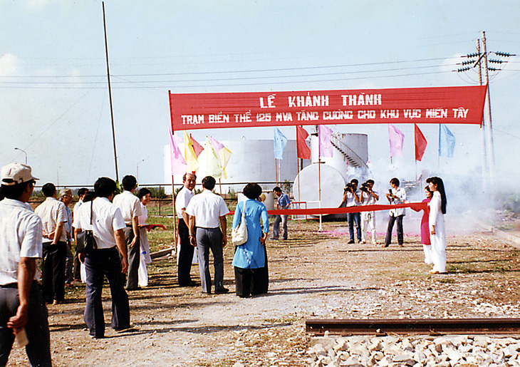 45 năm EVNSPC - hành trình điện khí hóa nông thôn và nâng chất dịch vụ - Ảnh 2.