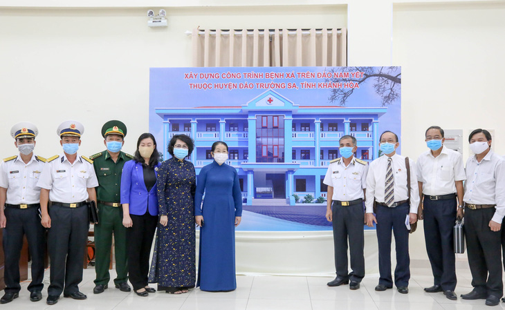 TP.HCM trao 30 tỉ đồng xây dựng bệnh xá trên đảo Nam Yết - Trường Sa - Ảnh 2.