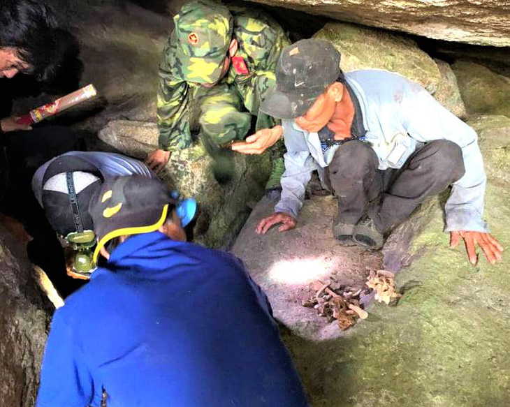 Tình cờ phát hiện nhiều hài cốt liệt sĩ trong hang sâu tại núi Đồng Bò - Ảnh 3.