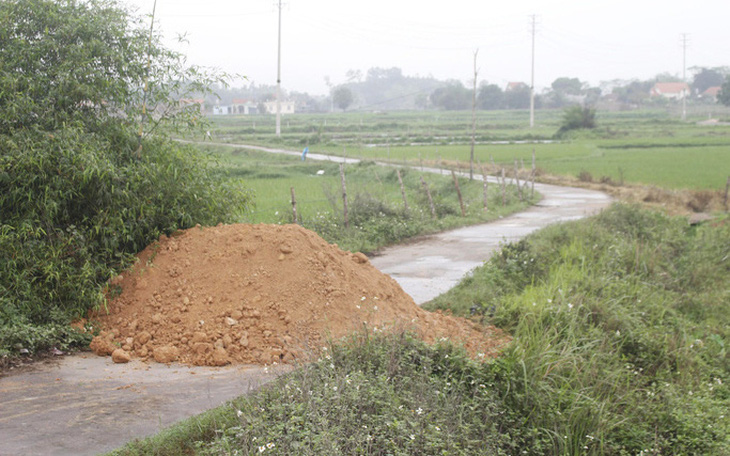 Một số nơi đắp đất chặn đường, lãnh đạo Quảng Ninh yêu cầu chấm dứt