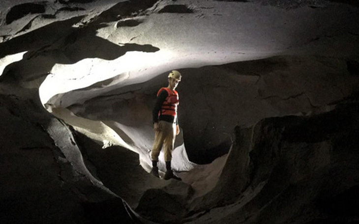 Phát hiện 12 hang động chưa từng có dấu chân người tại Quảng Bình