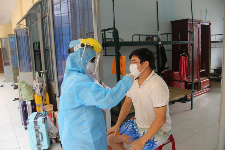 18 trường hợp ở Đà Nẵng liên quan đến Bệnh viện Bạch Mai đều âm tính với virus corona - Ảnh 1.