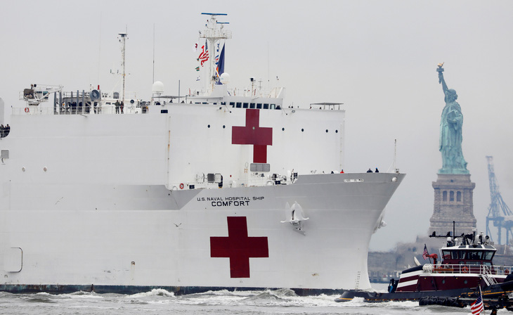 Siêu tàu bệnh viện của hải quân Mỹ khó giúp New York vì không nhận bệnh nhân COVID-19 - Ảnh 1.