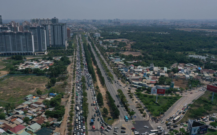 26 vụ tai nạn giao thông, chết 14 người trong ngày nghỉ lễ đầu tiên