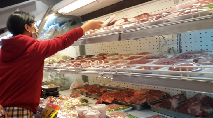 Giá thịt heo vẫn quanh mức 180.000-240.000 đồng/kg - Ảnh 2.