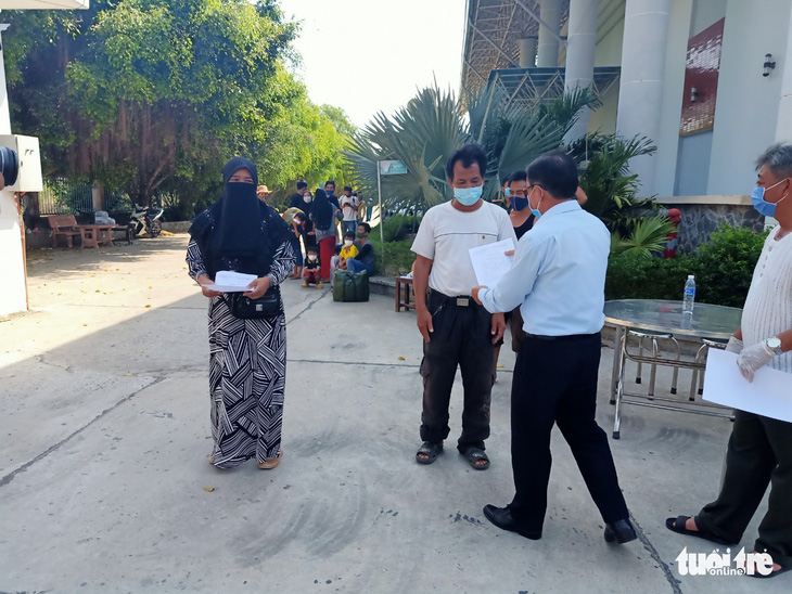 Hỗ trợ xe đưa gần 400 công dân từ Campuchia hoàn thành cách ly về nhà - Ảnh 3.