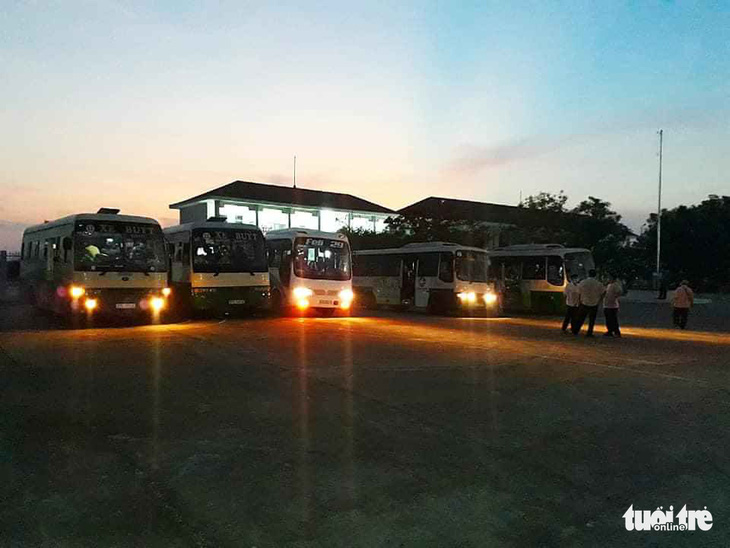 Hỗ trợ xe đưa gần 400 công dân từ Campuchia hoàn thành cách ly về nhà - Ảnh 4.