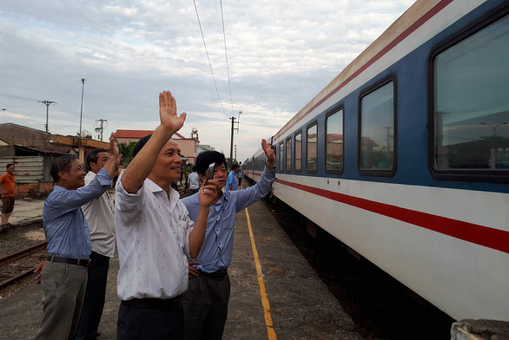 Đông hành khách về Quảng Nam bằng tàu lửa, tỉnh kiến nghị cho dừng - Ảnh 1.