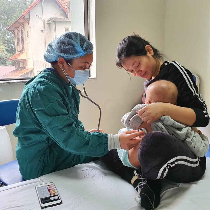 Bệnh nhi mắc bệnh hiếm gặp đầu tiên ở Việt Nam được ghép tủy thành công - Ảnh 1.