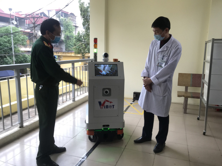 Việt Nam chế tạo thành công robot hỗ trợ bác sĩ chăm sóc bệnh nhân cách ly - Ảnh 2.